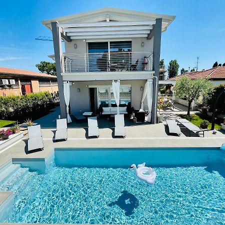 A Casa Di Sabina Hotel เดเซนซาโนเดลการ์ดา ภายนอก รูปภาพ