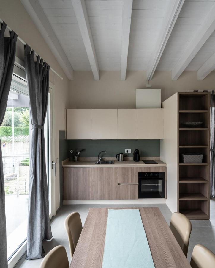 A Casa Di Sabina Hotel เดเซนซาโนเดลการ์ดา ภายนอก รูปภาพ