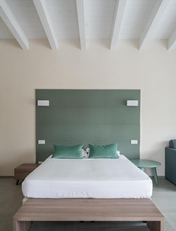 A Casa Di Sabina Hotel เดเซนซาโนเดลการ์ดา ภายนอก รูปภาพ
