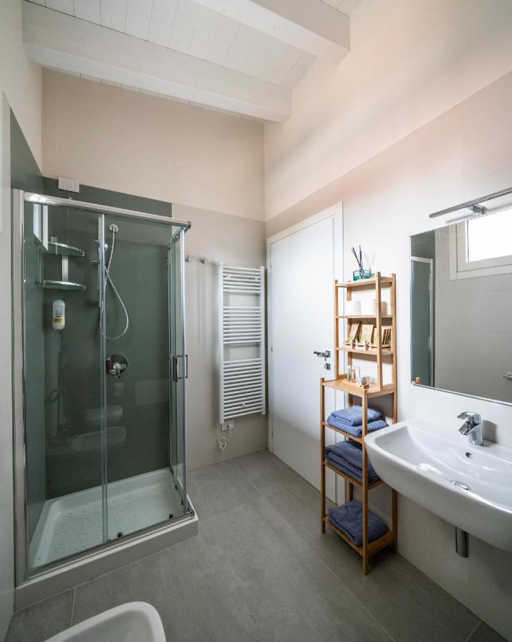 A Casa Di Sabina Hotel เดเซนซาโนเดลการ์ดา ภายนอก รูปภาพ