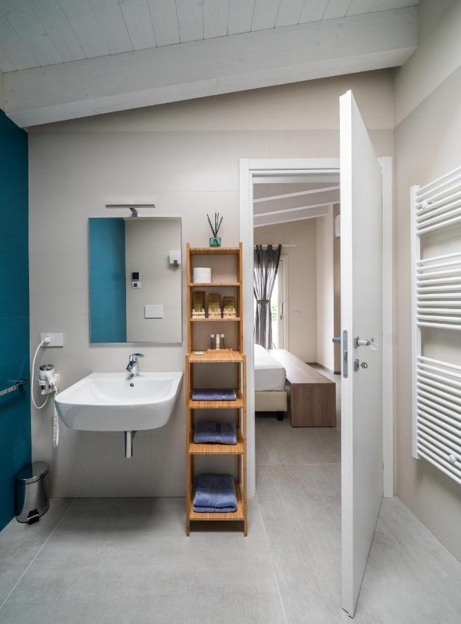 A Casa Di Sabina Hotel เดเซนซาโนเดลการ์ดา ภายนอก รูปภาพ