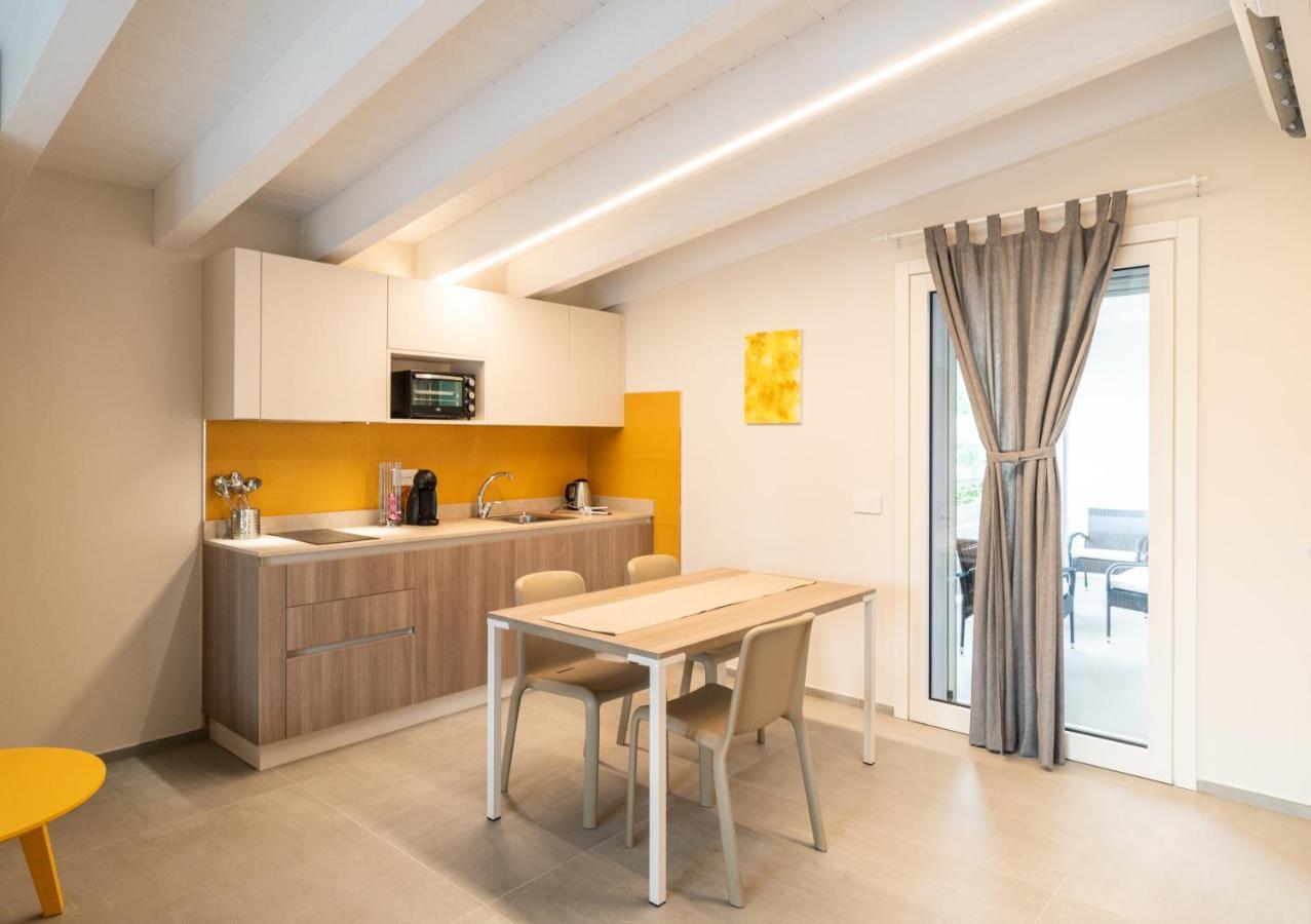 A Casa Di Sabina Hotel เดเซนซาโนเดลการ์ดา ภายนอก รูปภาพ