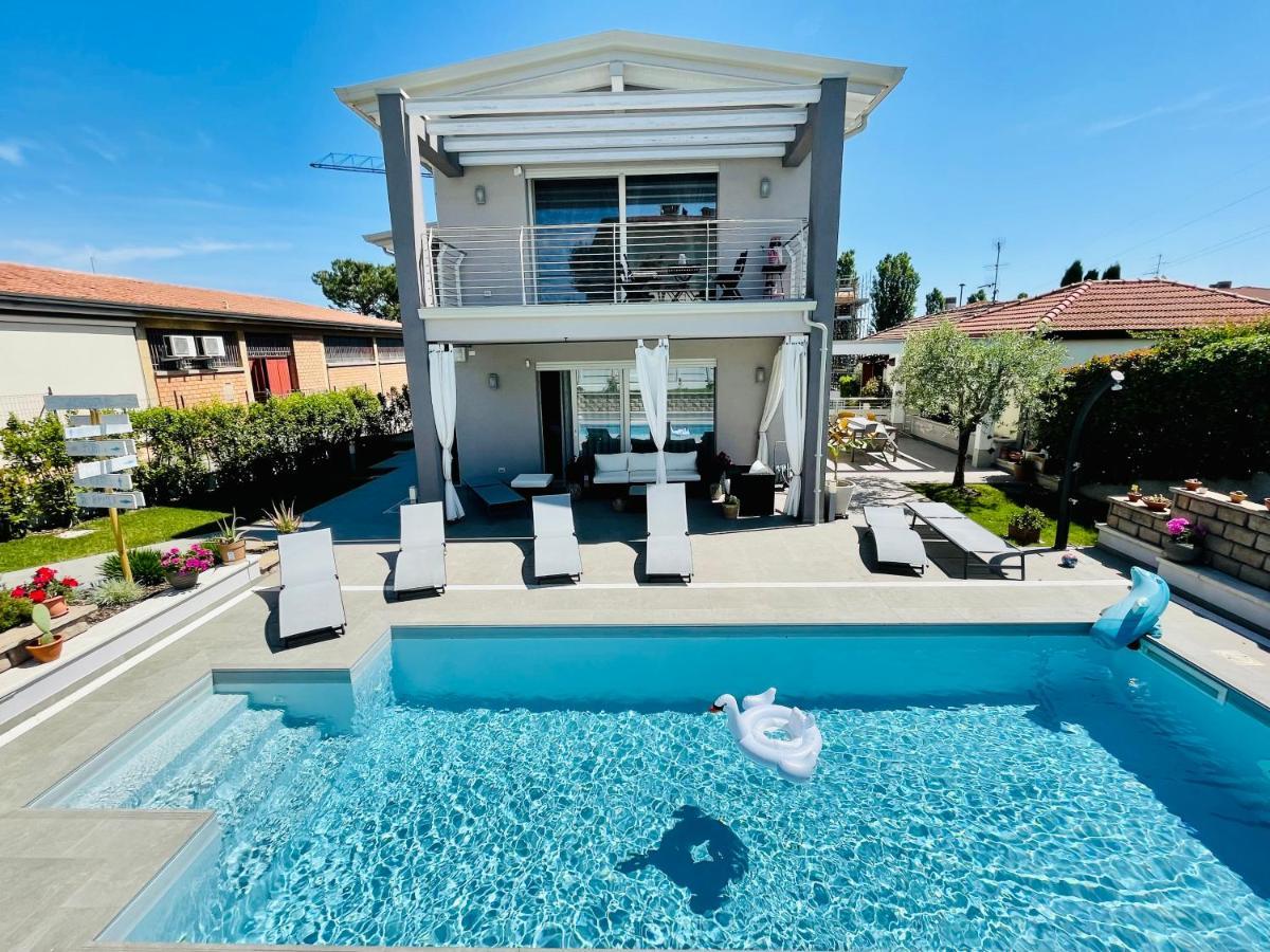 A Casa Di Sabina Hotel เดเซนซาโนเดลการ์ดา ภายนอก รูปภาพ